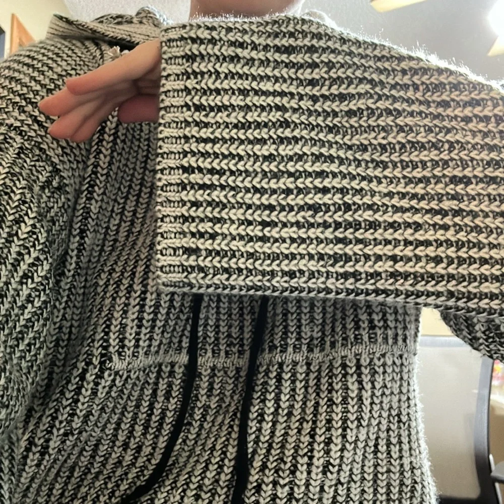 ❄️POL hooded sweater❄️ - Picture 5 of 5